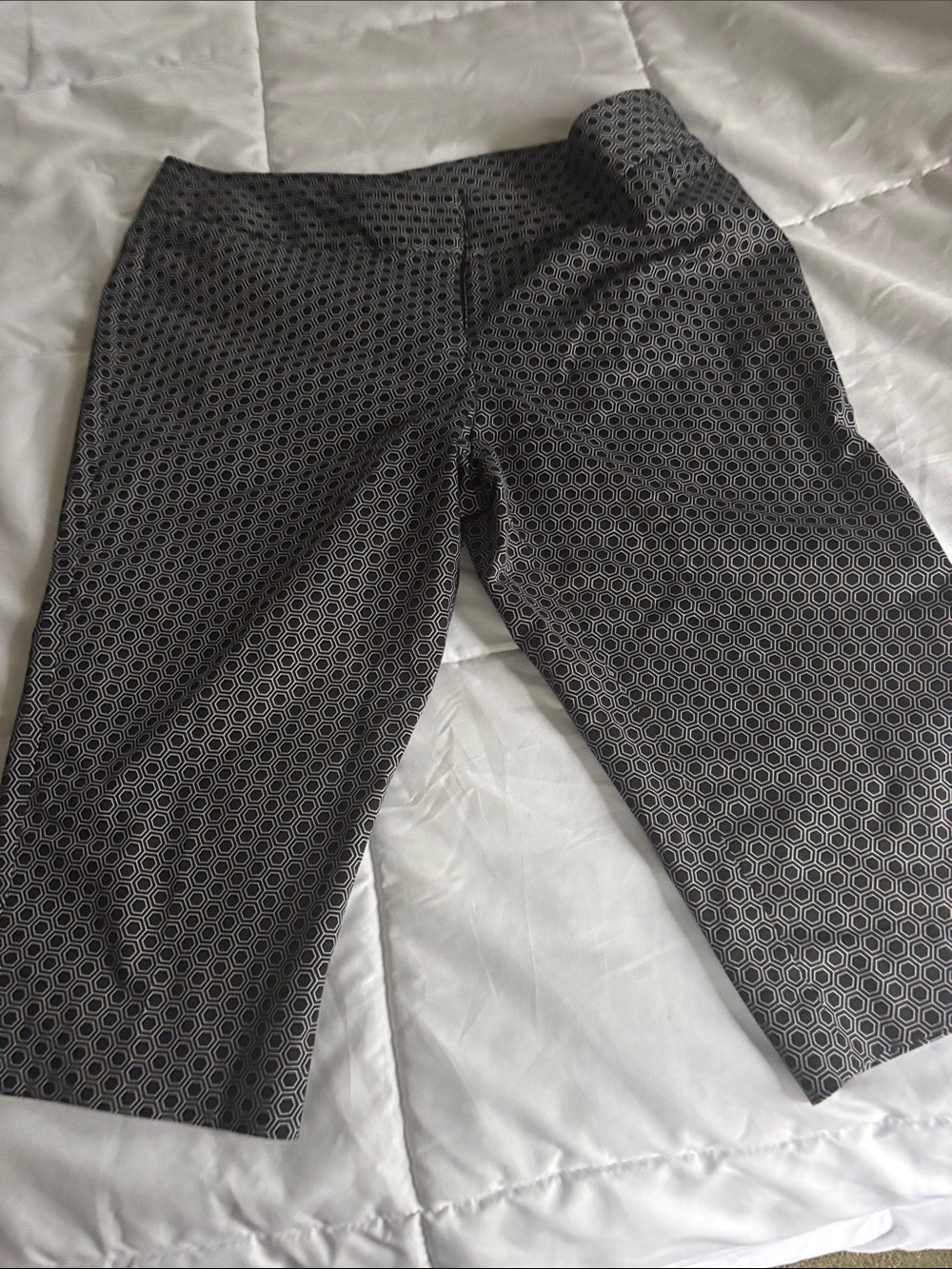 Black & White Geometric Capri Pants for Women